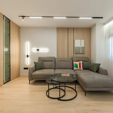 Modern In Center I Steps From By Flat Mаnаger Warna