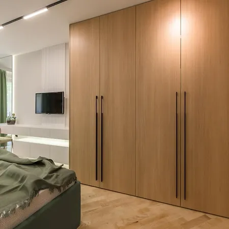 Modern In Center I Steps From By Flat Mаnаger Appartamento