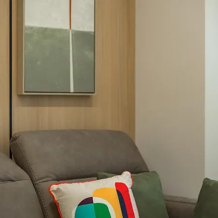 Modern In Center I Steps From By Flat Mаnаger Warna