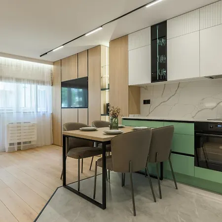 Modern In Center I Steps From By Flat Mаnаger Warna