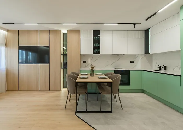 Modern In Center I Steps From By Flat Mаnаger *