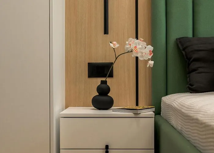 Modern In Center I Steps From By Flat Mаnаger *