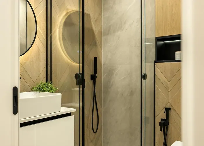 Modern In Center I Steps From By Flat Mаnаger Apartment *