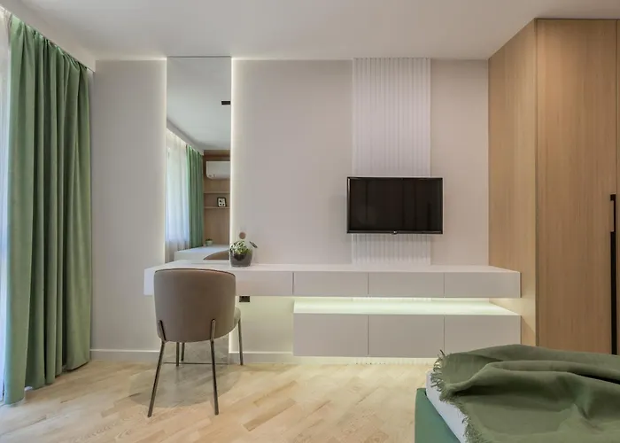 Modern In Center I Steps From By Flat Mаnаger *