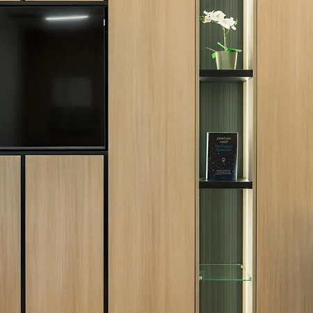 Modern In Center I Steps From By Flat Mаnаger *